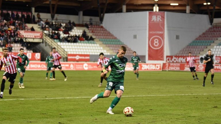 Solo buenos resultados para el CD Arenteiro con Tarsi Aguado sobre el verde