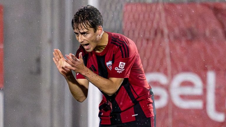 Alexander Hidalgo ya es jugador de Primera RFEF tras el ascenso del Arenas Club