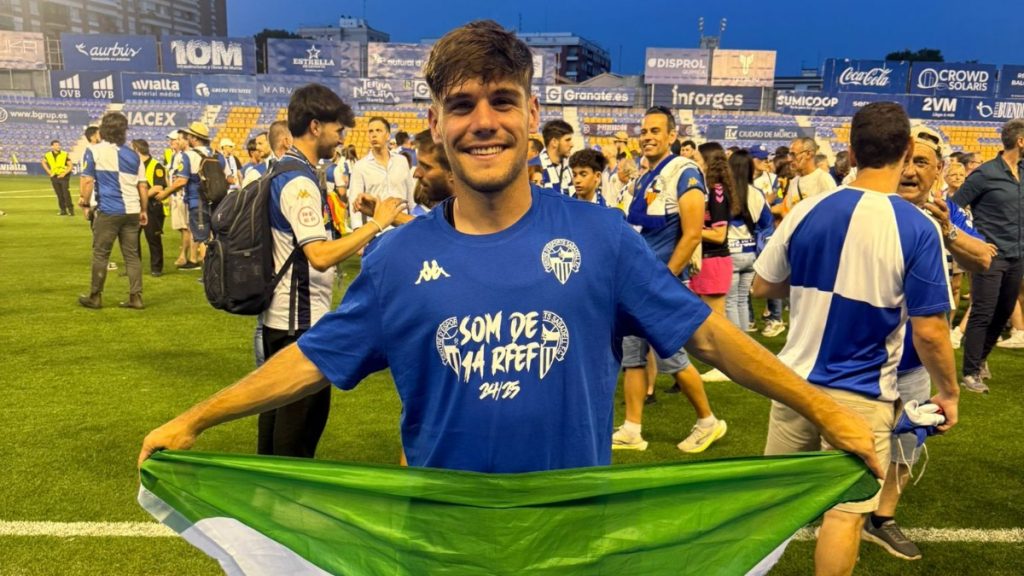 Javi Feria. el último miembro de la #FamiliaEmartSoccer en lograr el ascenso a Primera RFEF