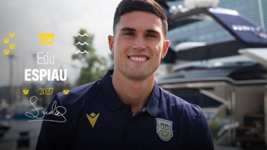 Edu Espiau firma dos campañas con el Arka Gdyna polaco