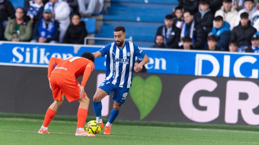 Abde Rebbach, en una acción durante el encuentro entre Deportivo Alavés y Real Sociedad