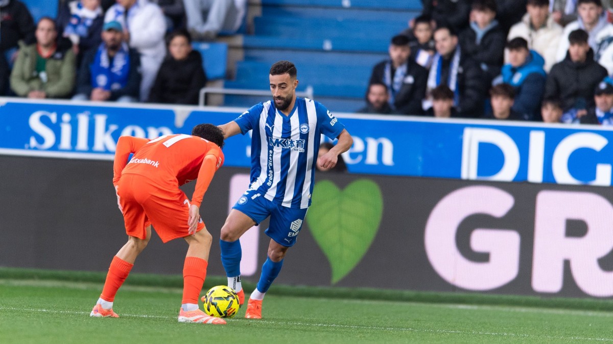 Abde Rebbach, en una acción durante el encuentro entre Deportivo Alavés y Real Sociedad