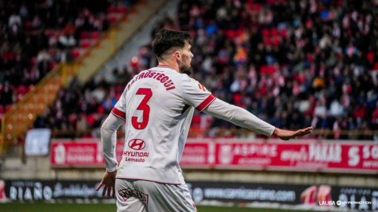 Eneko Satrústegui, segundo partido de la campaña como titular en LaLiga Hypermotion