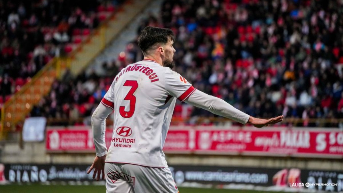 Eneko Satrústegui, segundo partido de la campaña como titular en LaLiga Hypermotion