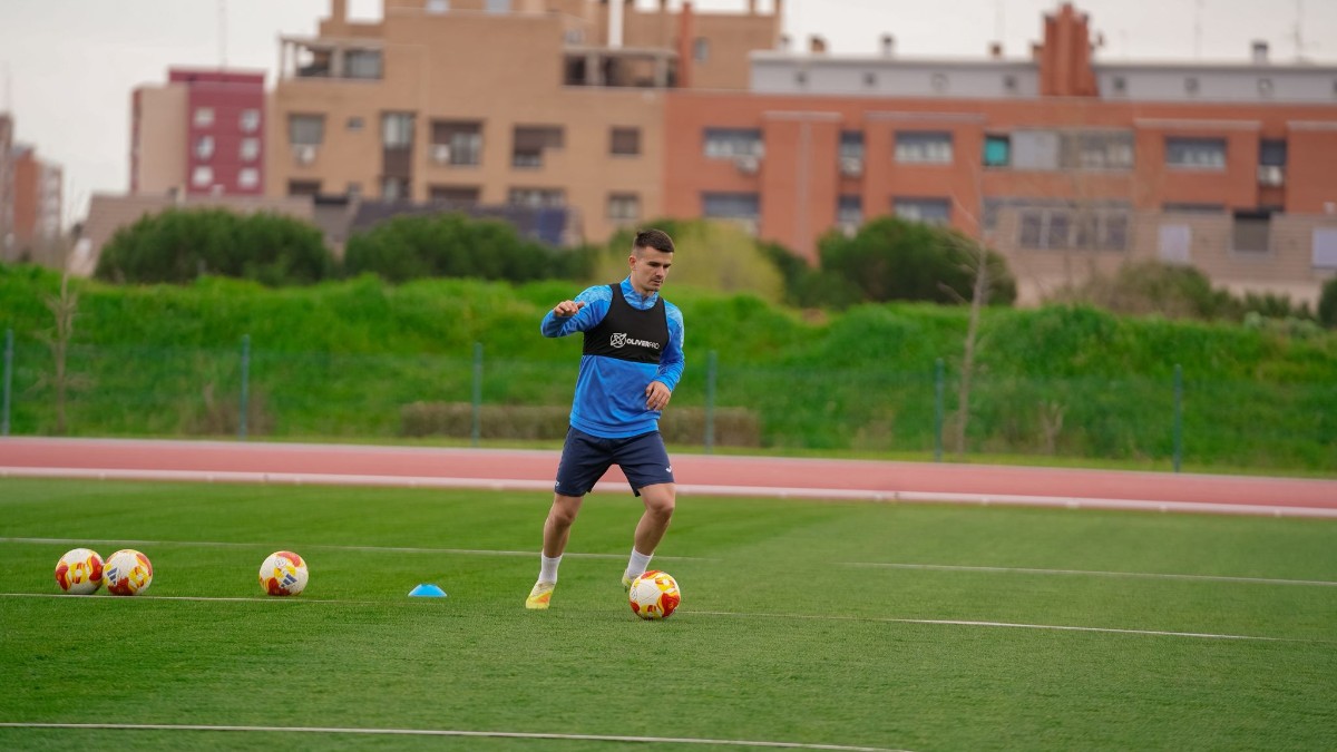 Gexan Elosegui, durante un entrenamiento con el CF Fuenlabrada